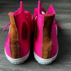Pink converse chucks